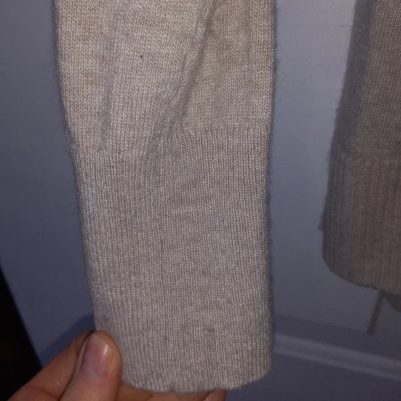 Touch of Cashmere Banana Republic oatmeal cream Sweater Small - Picture 7 of 8